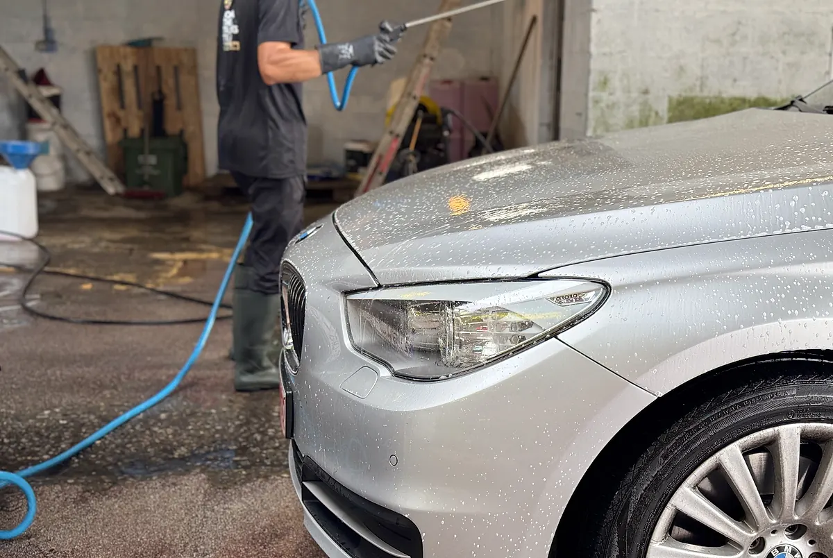 Intérieur d’une piste de lavage à Car Wash Boncelles